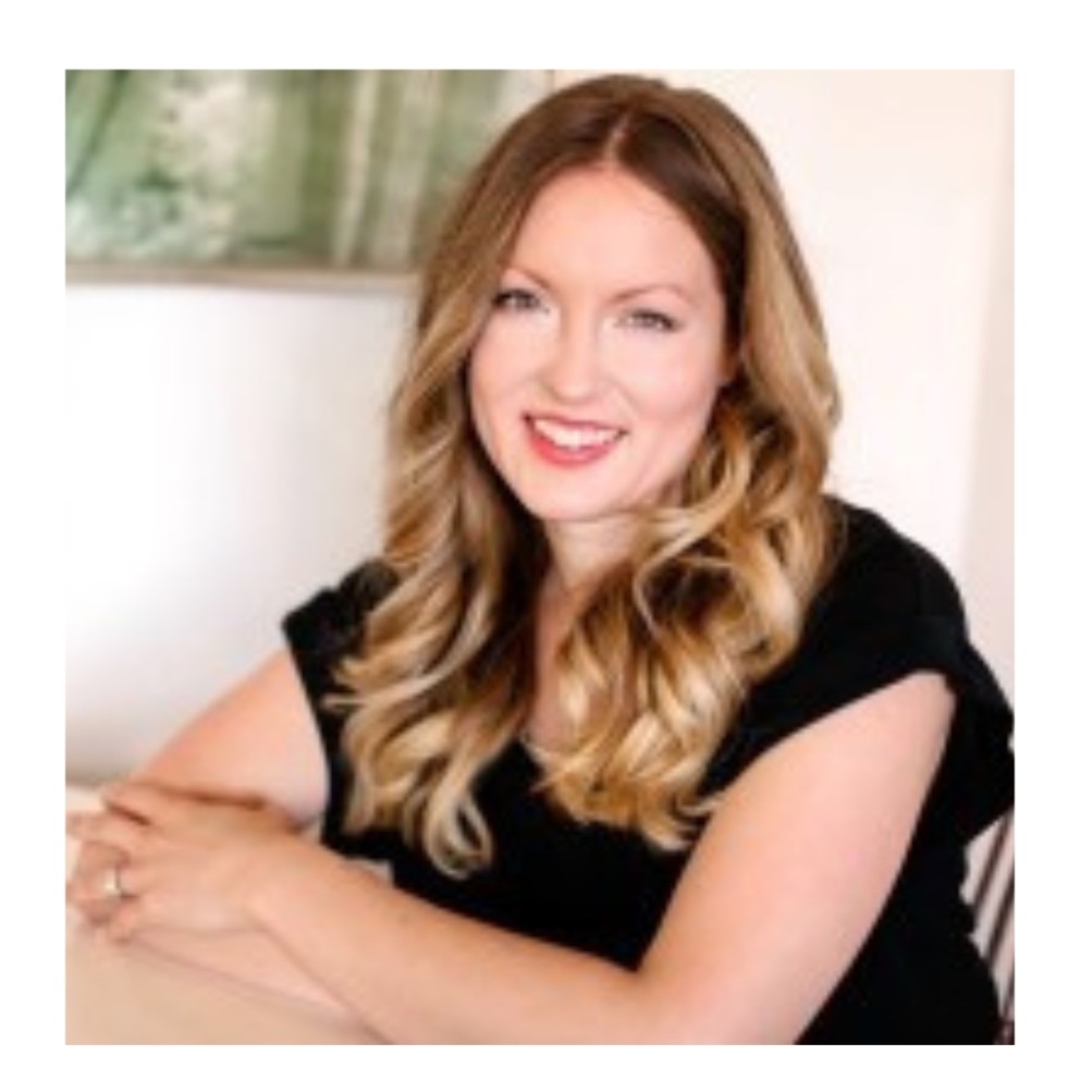 Jennifer Holk Headshot